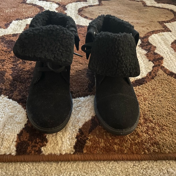 Getting rid of things in my closet (worn once) - Picture 3 of 4